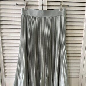 Aritzia Wilfred pleated chiffon twirl skirt, size medium